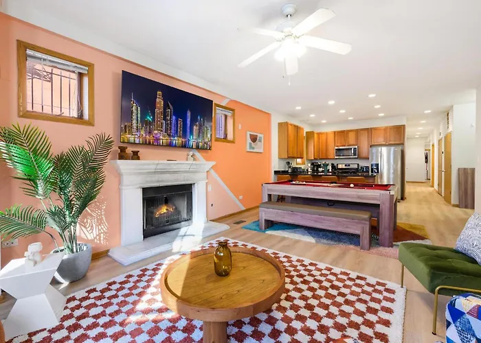 Designer Billiards Private Patio 1 Parking Appartement Chicago